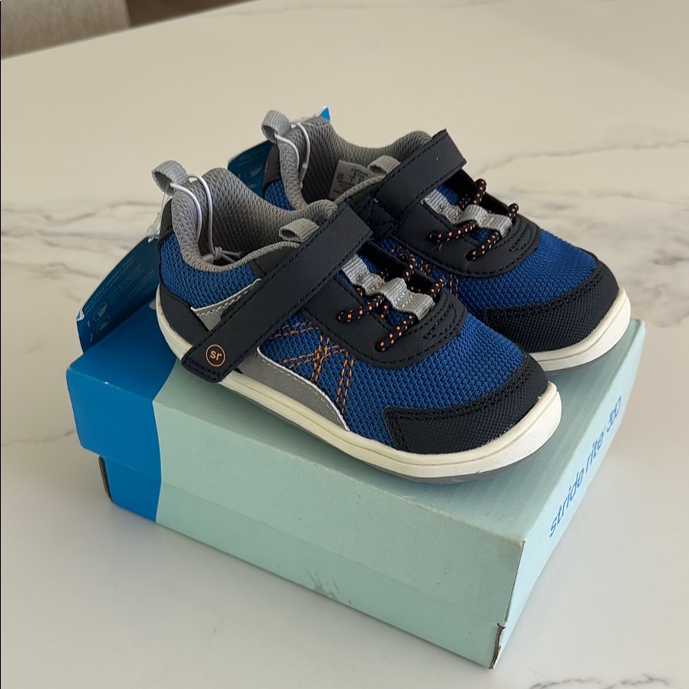 Stride Rite 360 Sneakers